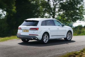 Audi Q7 55 TFSI e Quattro S-Line 2020 года  (UK)